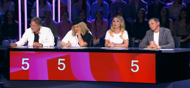 Ева весь выпуск рисовала