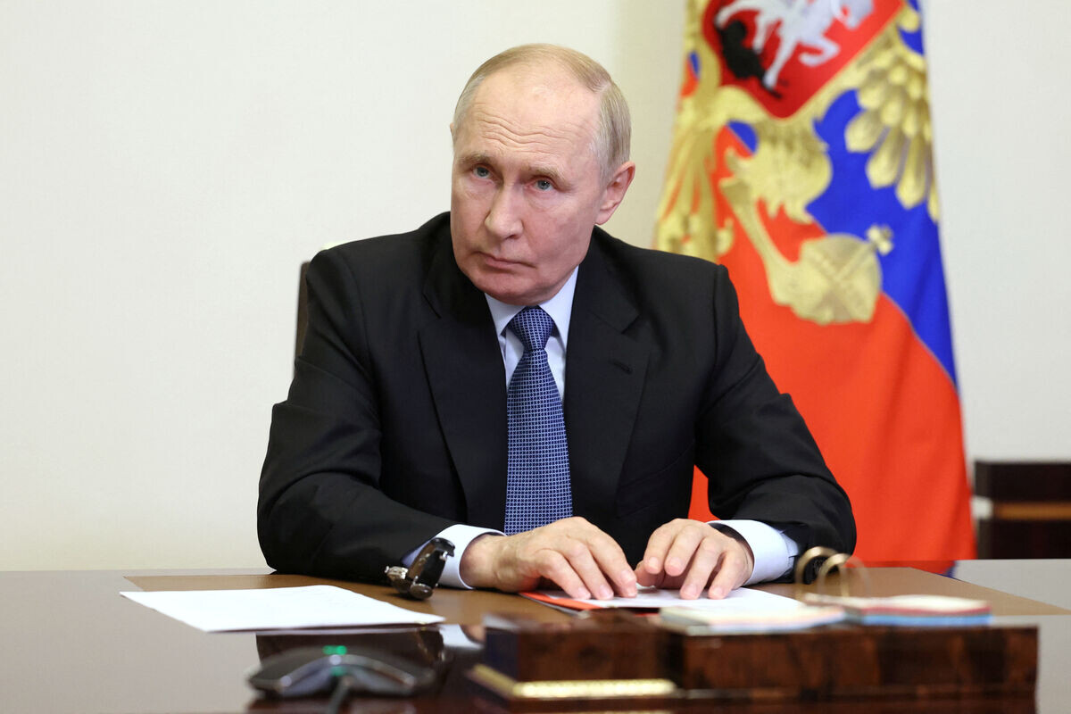 https://img.gazeta.ru/files3/961/19749961/2024-09-06T152541Z_216639586_RC23V9ATMRXC_RTRMADP_3_RUSSIA-PUTIN-pic_32ratio_1200x800-1200x800-47199.jpg