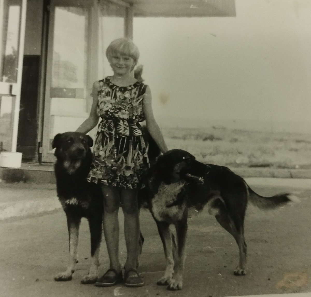 Нюрка со случайными друзьями на Кавказе)