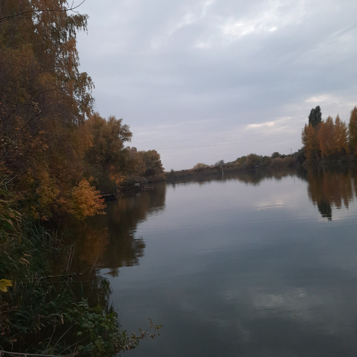 Река Сухая Грязнуха) в моем испонении Ля'Брют Г'ьязнух"))) ну тянет меня на французкАй))мечтаю высадить виноградники) а это..название нашего вина))