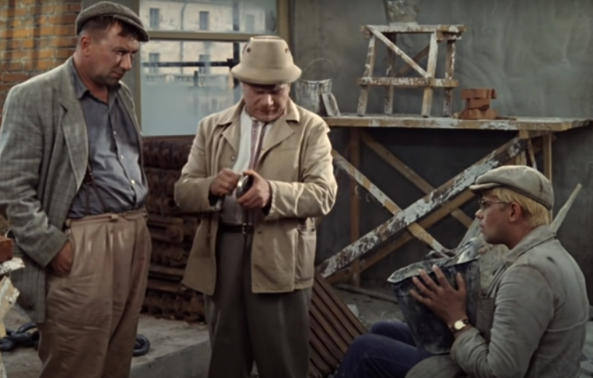 Кадр из фильма "Операция "Ы" и другие приключения Шурика"