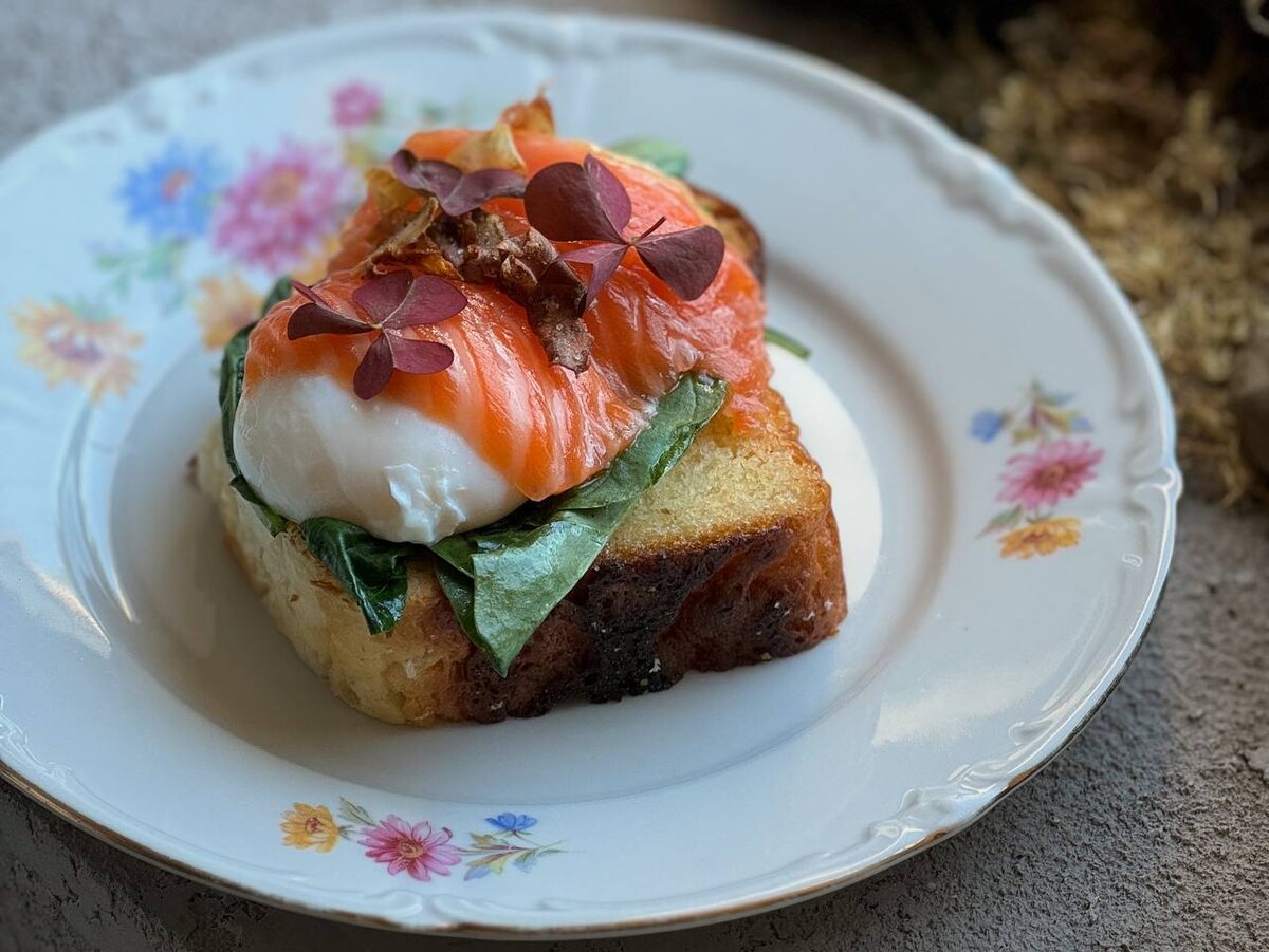 Лосось, пашот, бриошь
