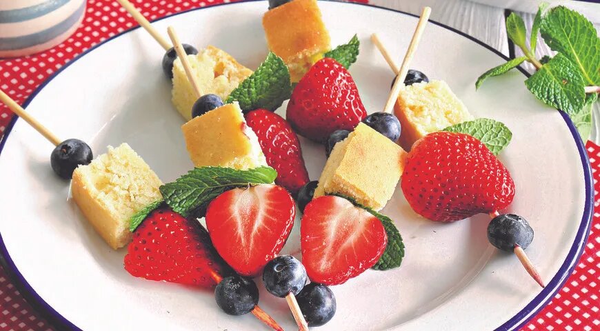   Ягодные канапе с лимонным бисквитом (Мой Магнит)