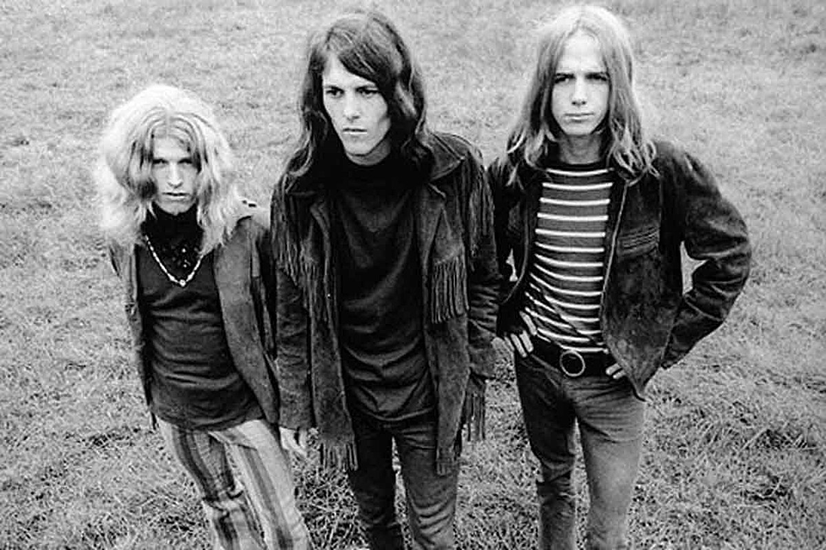 Blue Cheer — американская рок-группа, образовавшаяся в 1966 году в Сан-Франциско. 
Группа стала одной из ведущих представителей калифорнийской психоделической сцены. Она отличалась утяжелённым звучанием и радикальными экспериментами со звуком.
В числе пионеров различных музыкальных жанров Blue Cheer были причислены к эйсид-року, хеви-металу, дум-металу, стоунер-року и гранжу.
