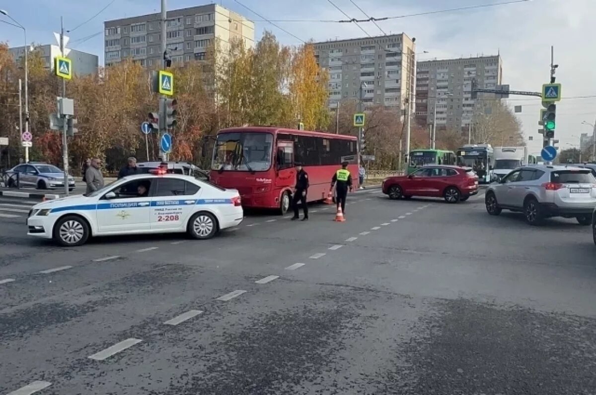    3-летний малыш пострадал в ДТП с автобусом в Екатеринбурге
