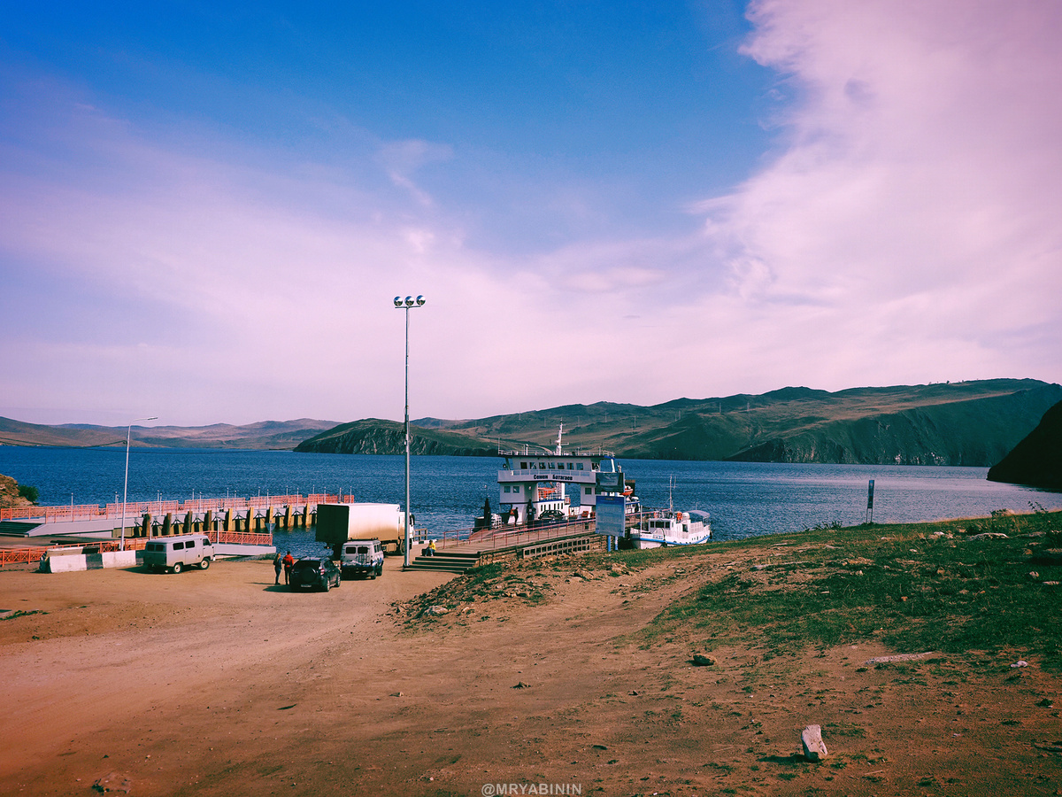 Паром на остров Ольхон.