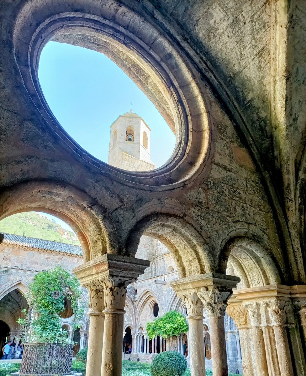 Клуатр аббатства Fontfroide. France. Фото автора 