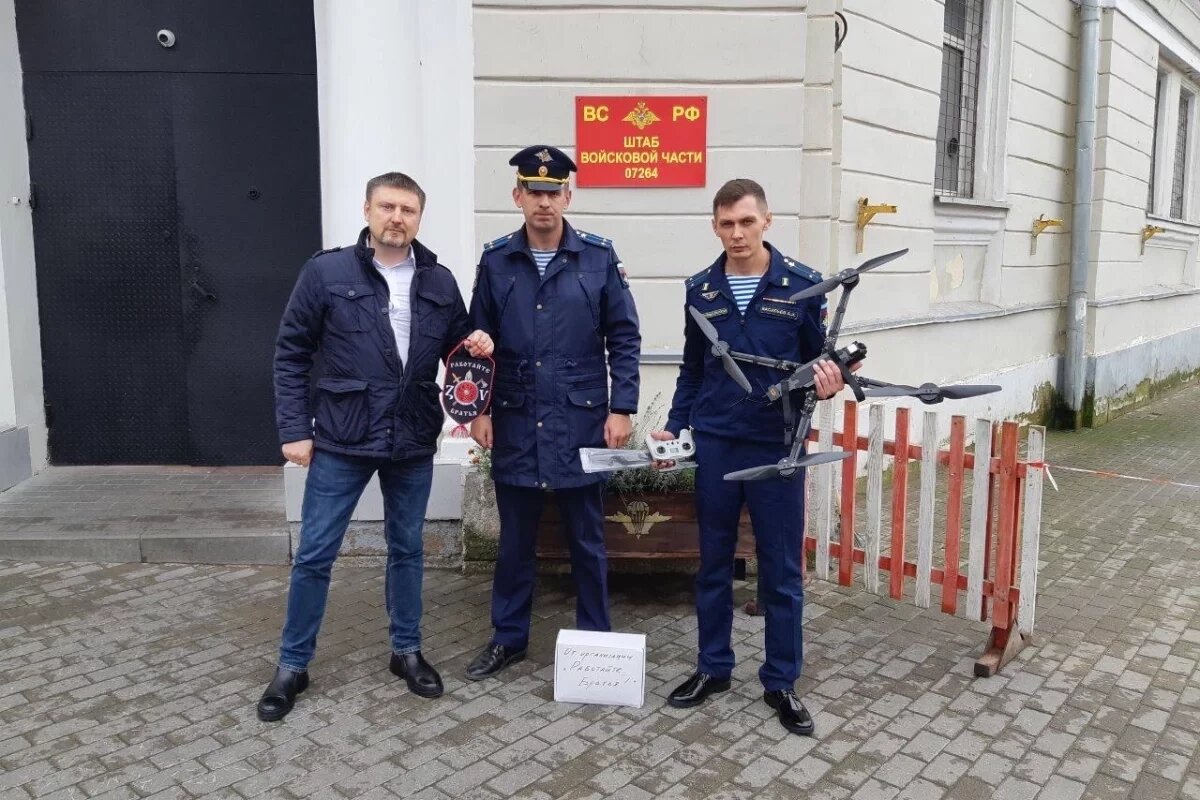    Псковским десантникам передали квадрокоптер «Хищник»