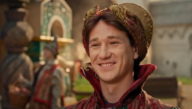 Иван (Антон Шагин) - само обаяние и простодушие