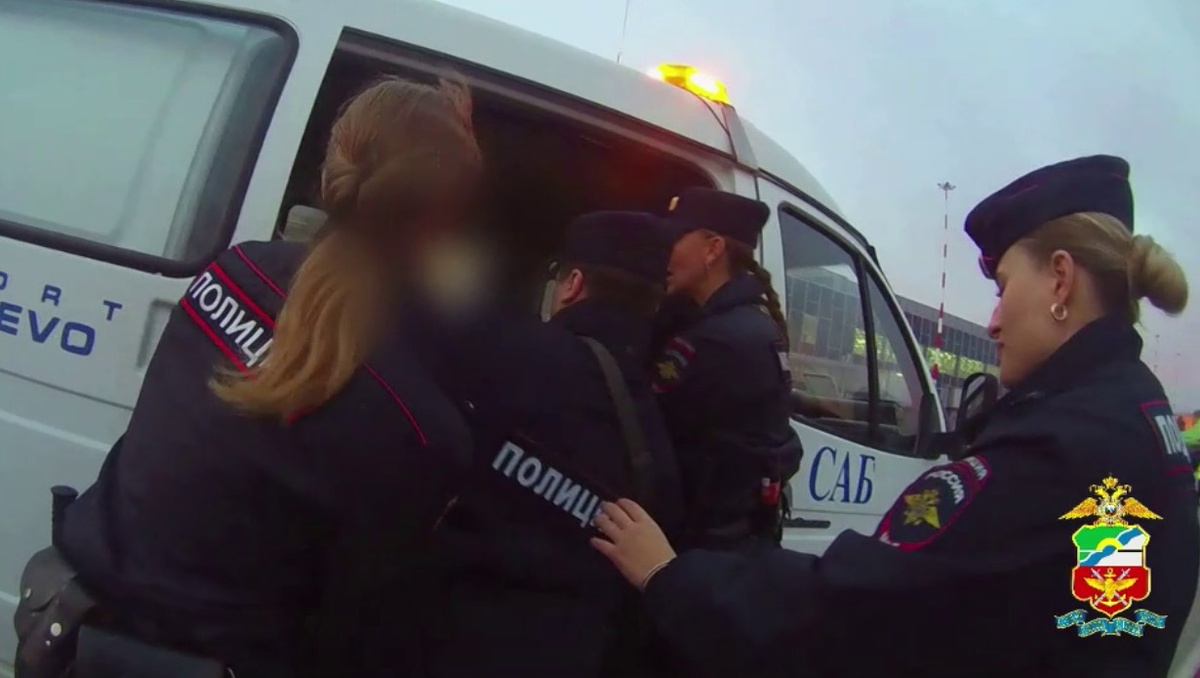 Кадры из видео транспортной полиции Сибири