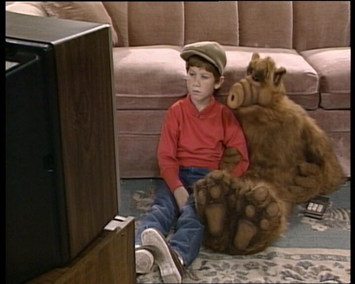 Смотрят "Улицу Сезам"