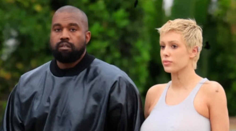     Канье Уэст и Бьянка Цензори / Скриншот из видео «Kanye West and Bianca Censori_ A New Chapter in Love and Fashion»