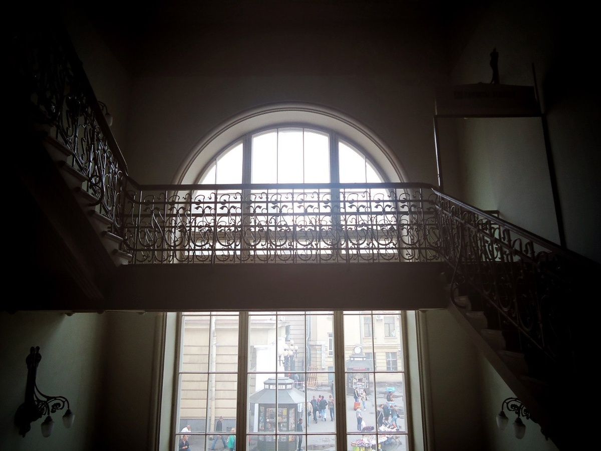 в здании Витебского вокзала