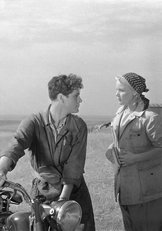 Похоже, это единственный кадр, оставшийся от всего фильма. Других не нашёл.