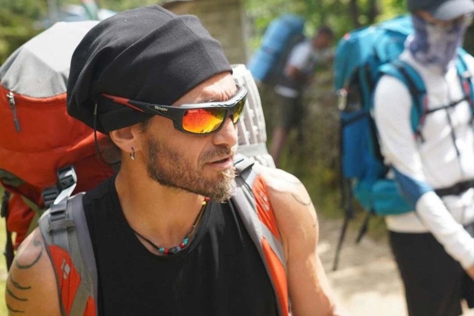    Альпинист продолжает восхождение. Фото: соцсети