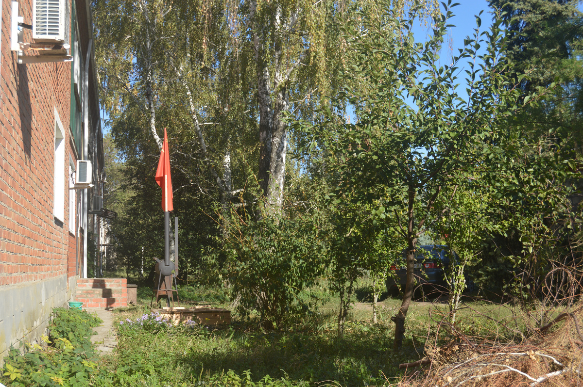 Фото автора. 07.10.2024. Станица. Под красным знаменем мы вперёд пойдём!