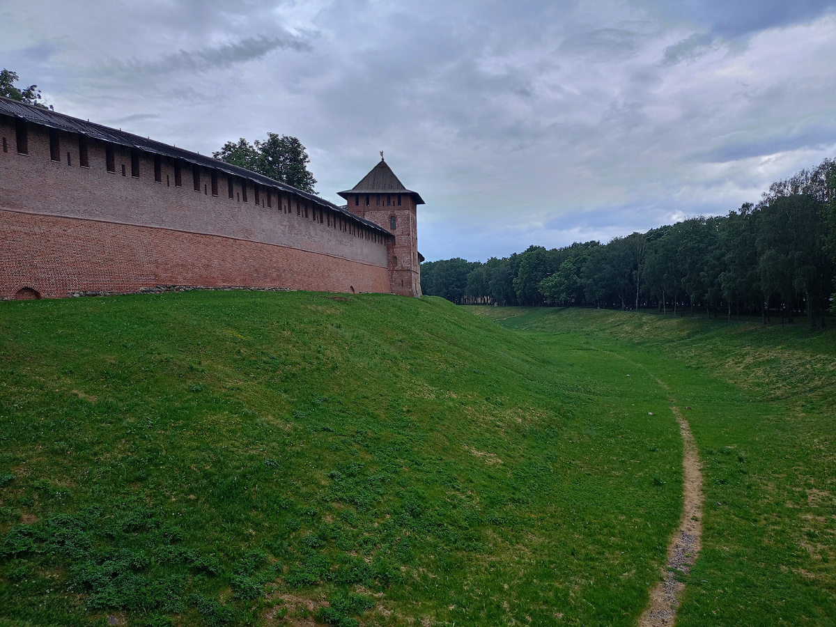 Стены Новгородского кремля