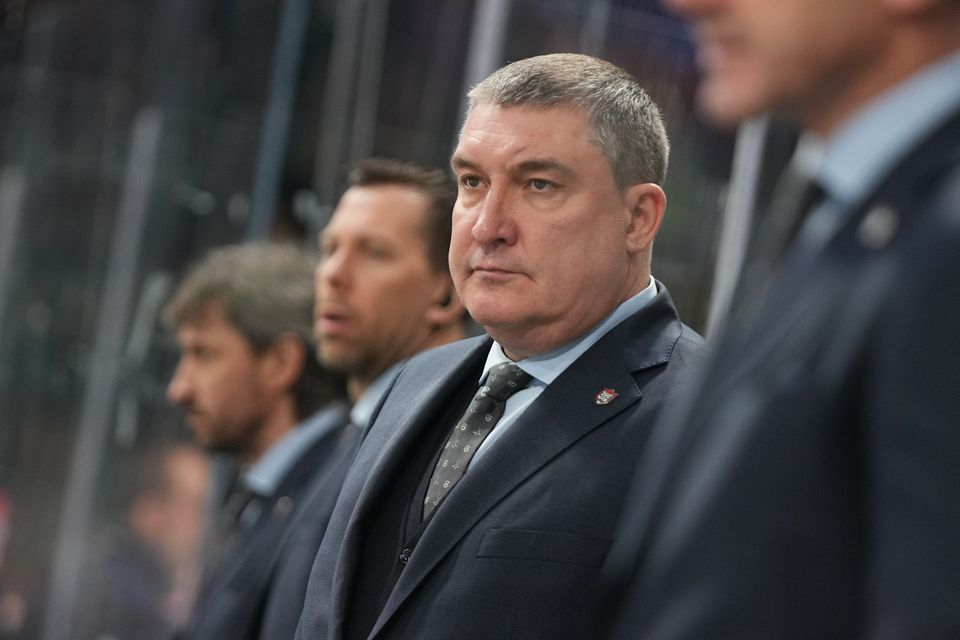Анвар Гатиятулин на тренерском мостике «Ак Барса»
