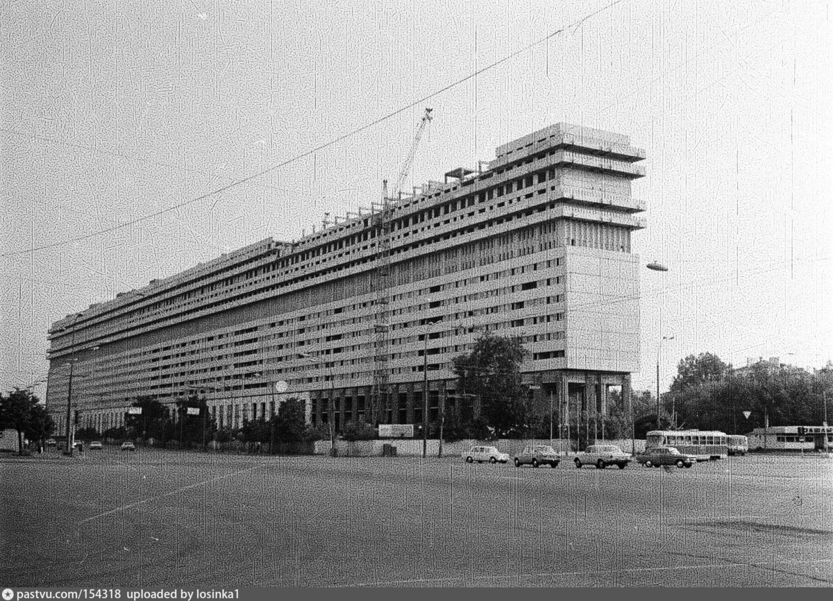 Строительство Дома-корабля, 1981-1983. Фото И. Нагайцева, с сайта www.pastvu.com.