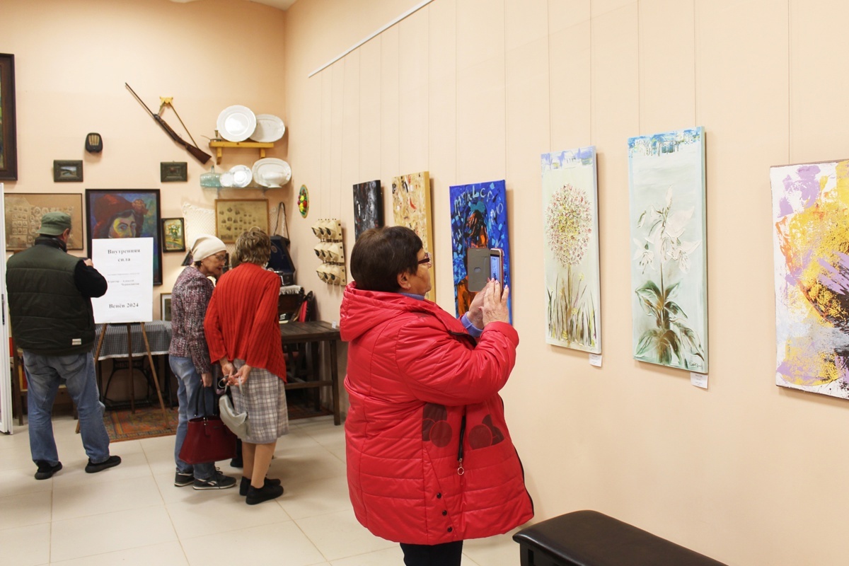 На открытии выставки "Внутренняя сила". Фото: газета "Красное знамя. Веневский район"