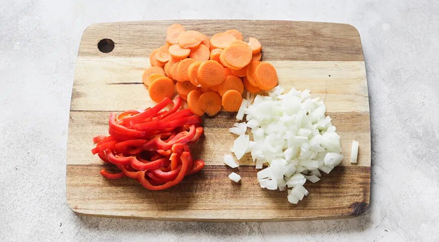   Жаркое из курицы с картошкой на сковороде (gastronom.ru)