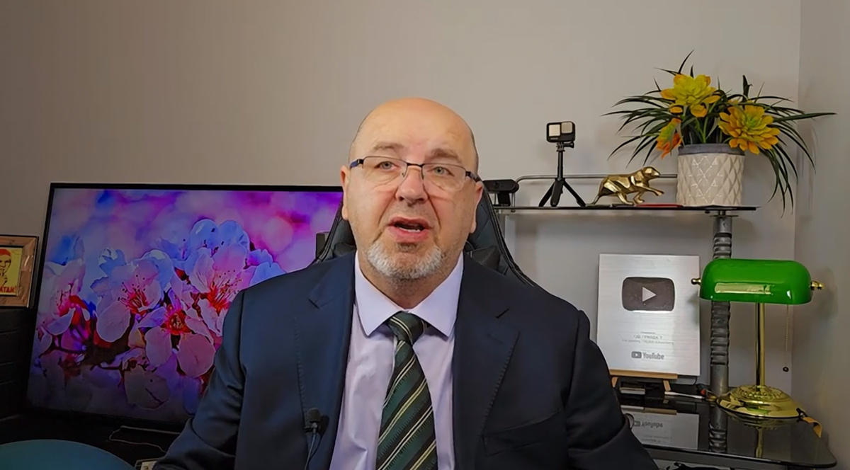Как он пишет про себя: - Юрий, родом из Баку, но волею судьбы оказался в Монреале. На канале занимаюсь обзором зарубежной прессы и не только.