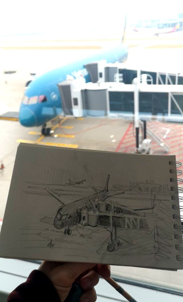 Скетчинг в аэропорту, рисунок самолета