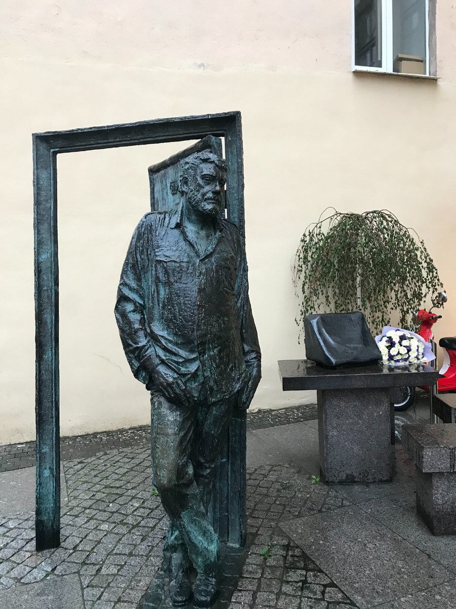 С. Д. Довлатов на ул. Рубинштейна (фото из личного архива)