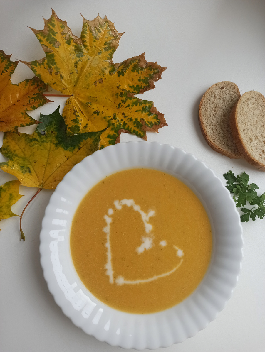 Осень - время для тыквенного супа-пюре. Готовить просто и для здоровья полезно! 