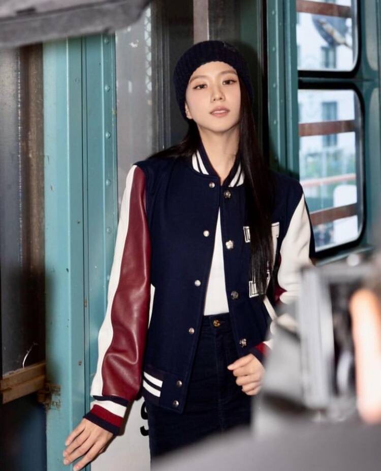 Джису на показе Tommy Hilfiger