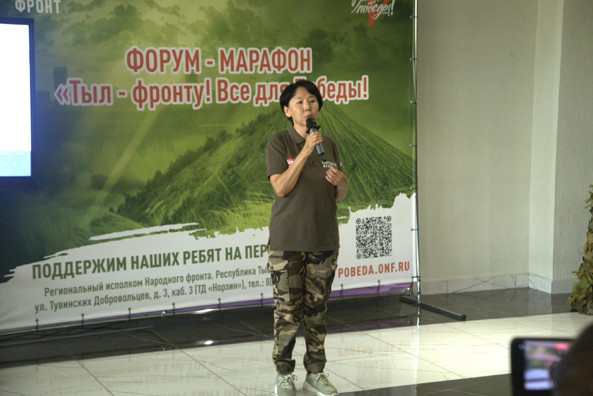 Продолжается сбор осеннего гуманитарного груза. Пункт сбора гумпомощи находится в региональном исполкоме Народного фронта по улице Тувинских Добровольцев, дом 3, телефон: 8(39422)2-10-50.