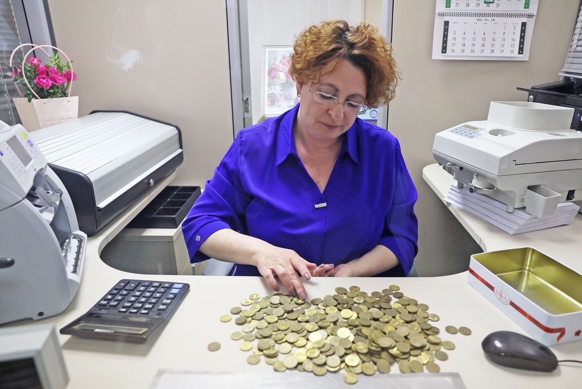    Участник прошлой акции принес около 50 тыс. монет, или 175 кг / Олеся Курпяева