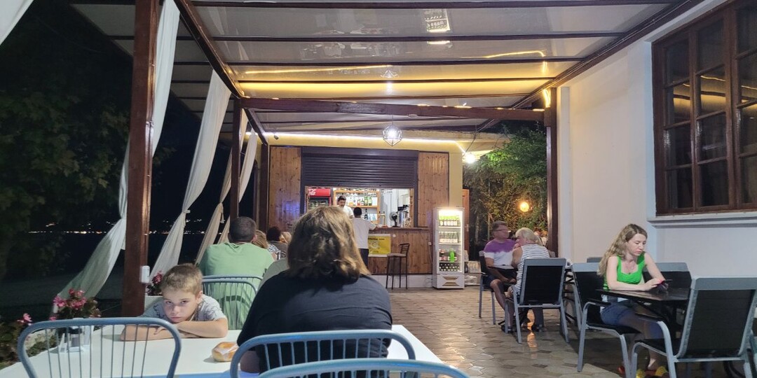 Абхазия 2024: сколько сейчас стоит поесть в ресторане на берегу моря