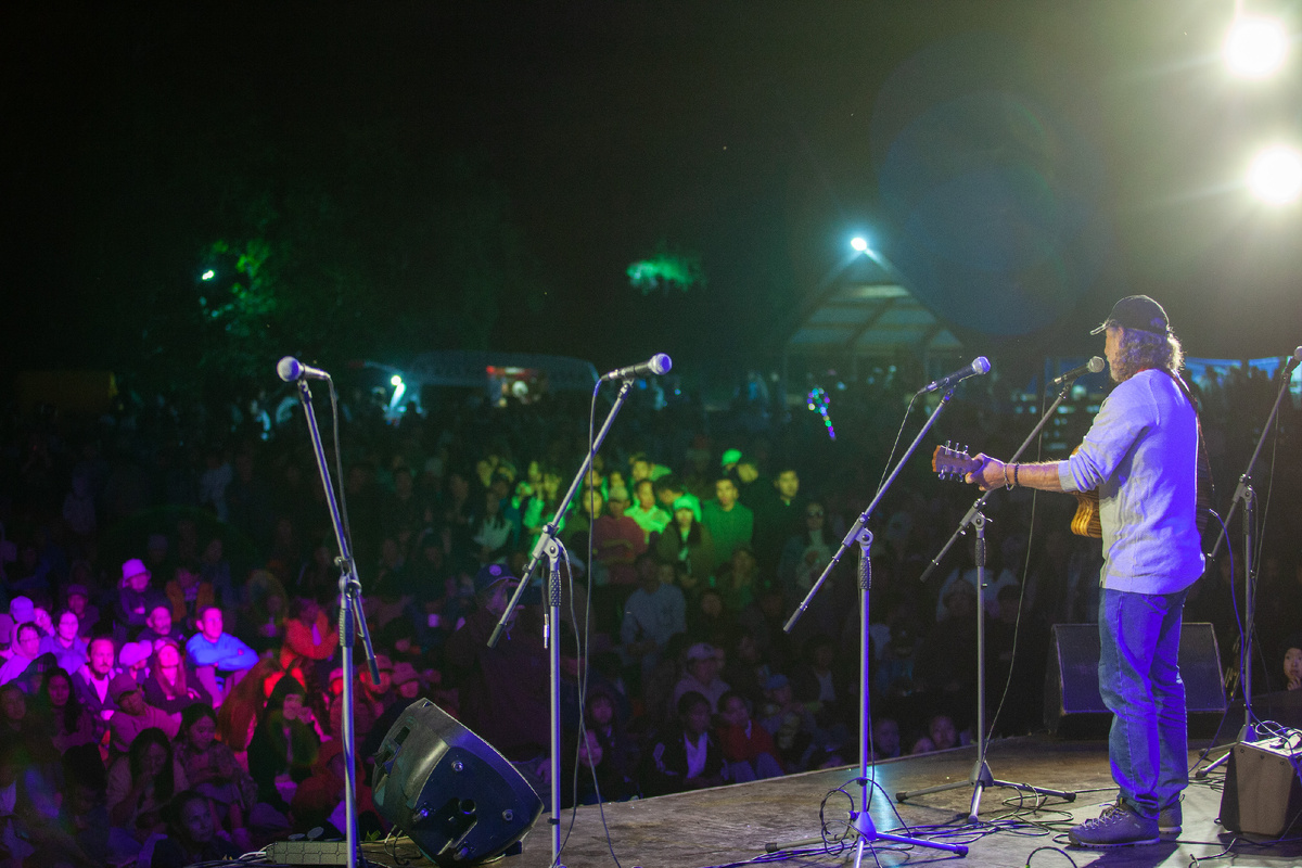 Музыканты и зрители фестиваля «Устуу-Хурээ»