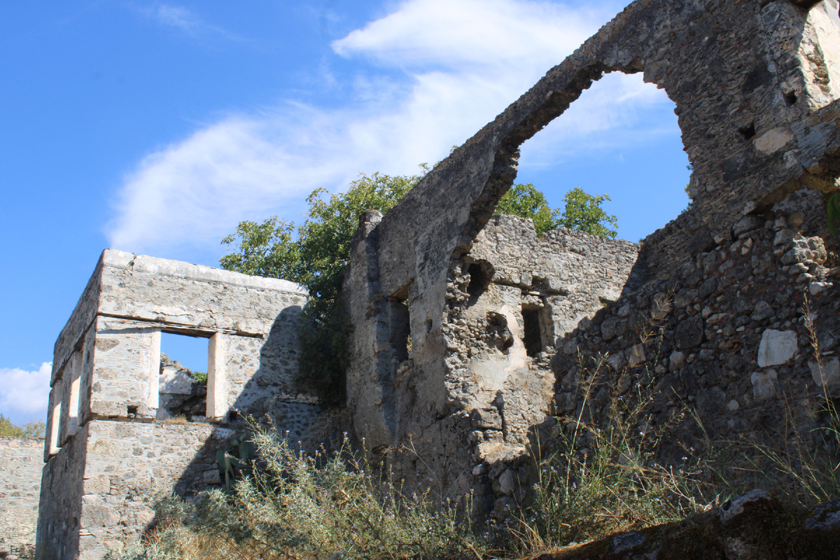 Арка умершего дома