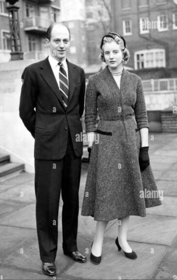 Нашла другой ракурс. Фото https://www.alamy.com.