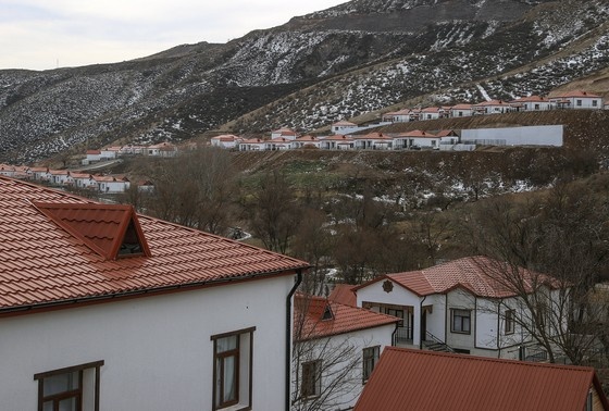    Вид на дома в Лачине