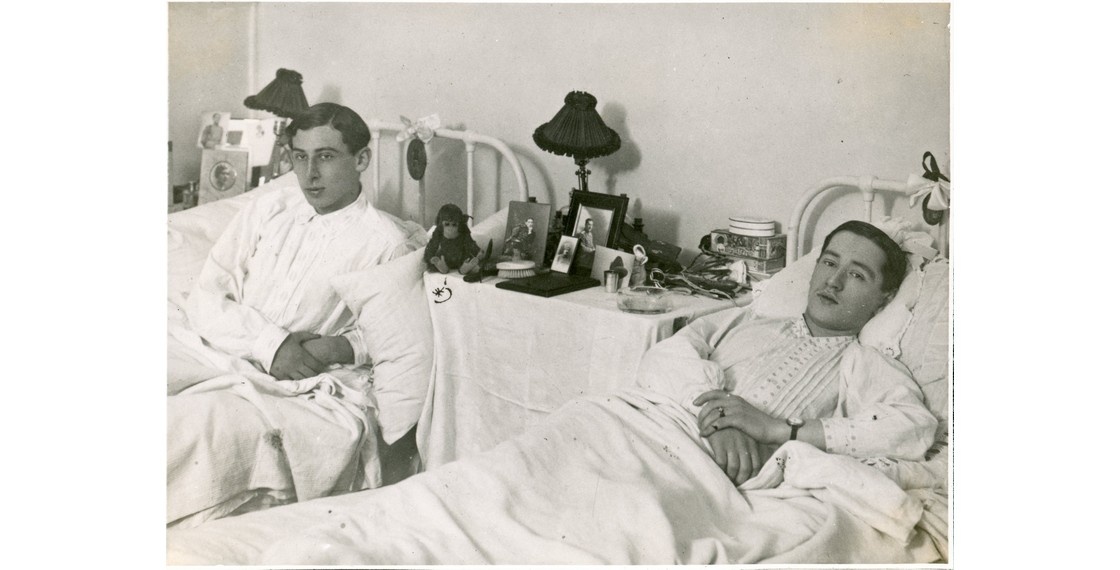 Братья Александр и Георгий Прокофьевы-Северские в лазарете. 1915