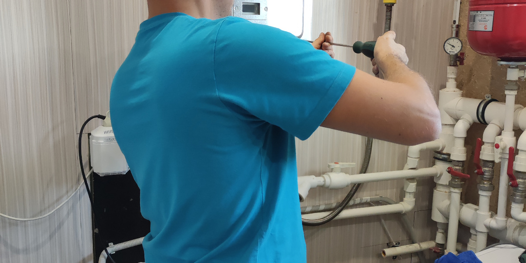 Почему хорошие специалисты не идут на завод, не подкупает даже высокая зарплата: чего не знают кадровики, но поняли "работяги"