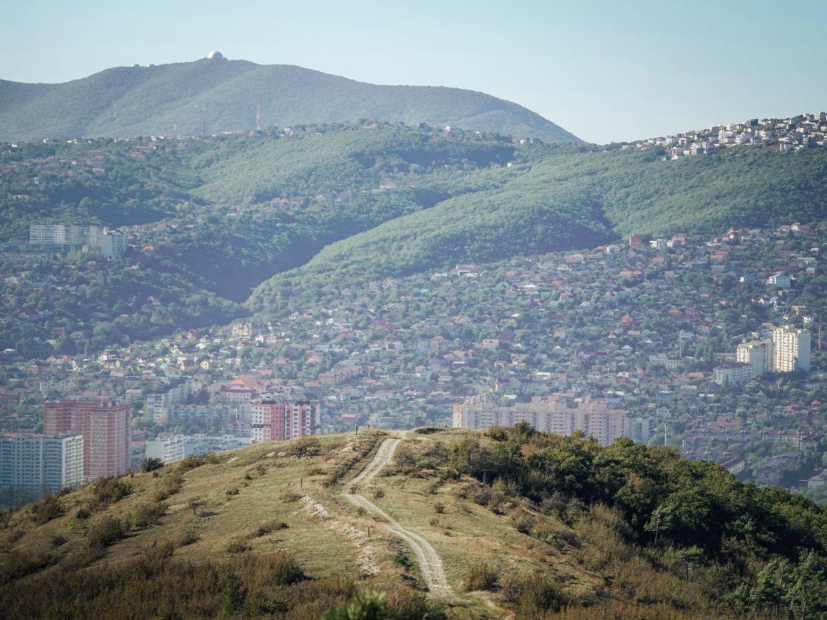 Фото листаются