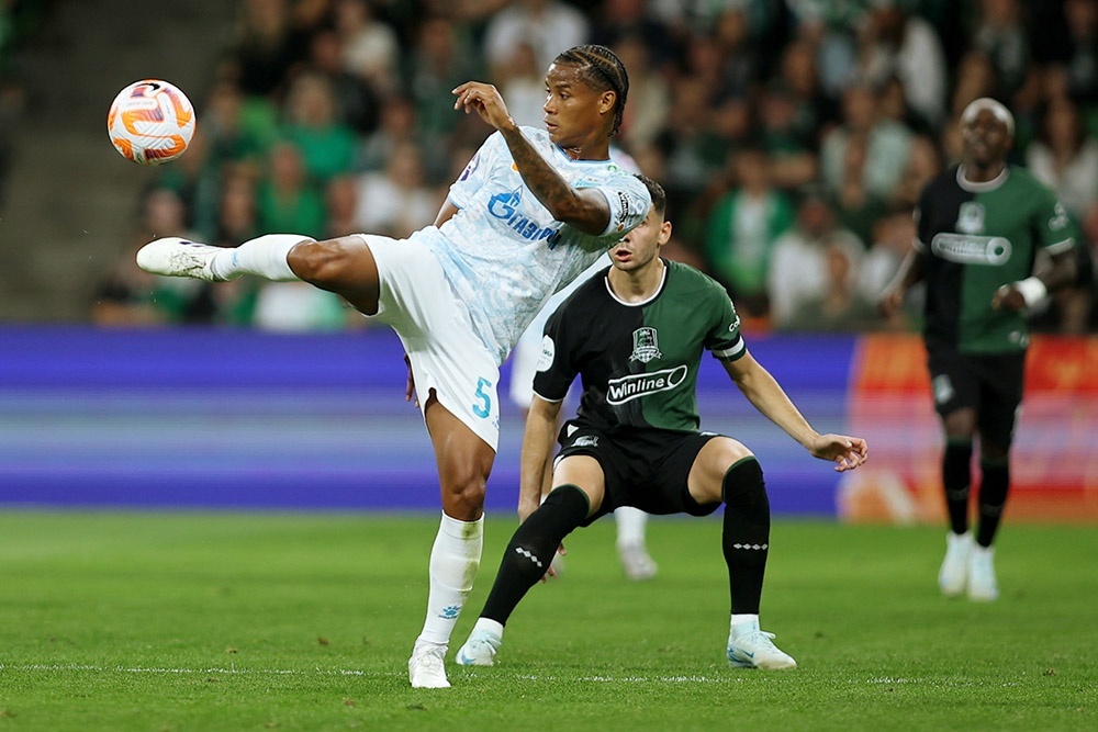    По мнению Романа Березовского, "Зенит" и "Краснодар" будут бороться за чемпионство в Премьер-лиге. / РИА Новости