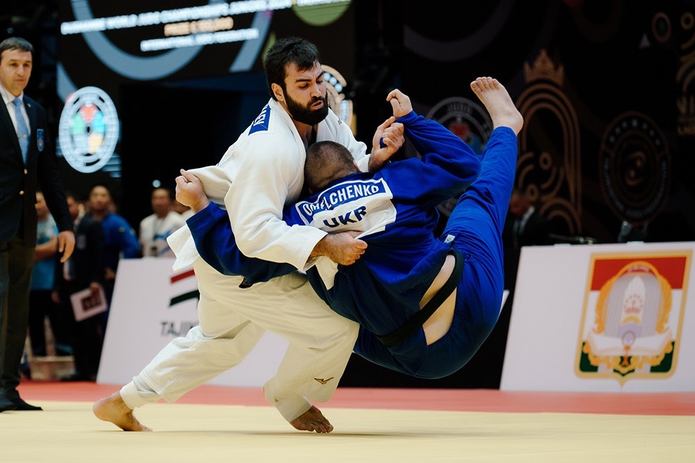    Челябинец Денис Батчаев (на фото слева) победил в весовой категории свыше 100 кг. / Пресс-служба Федерации дзюдо России