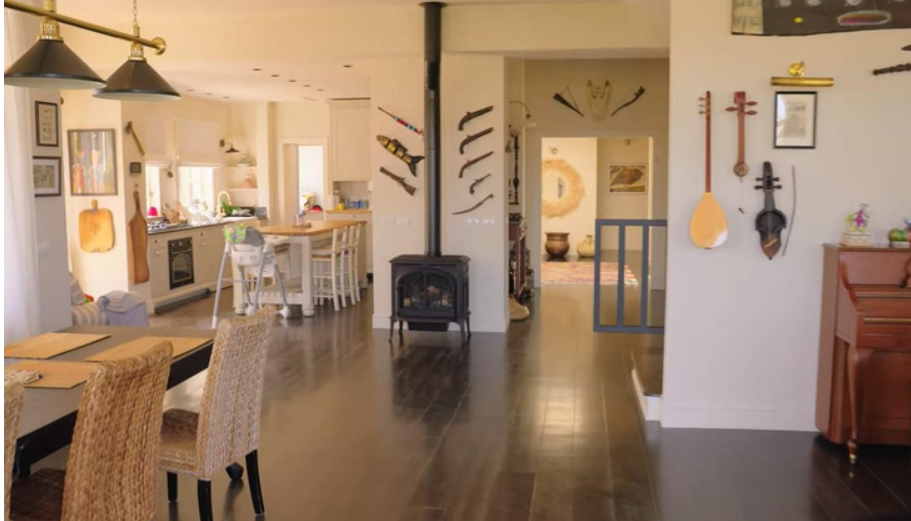 Внутри дома Макаревича в Израиле