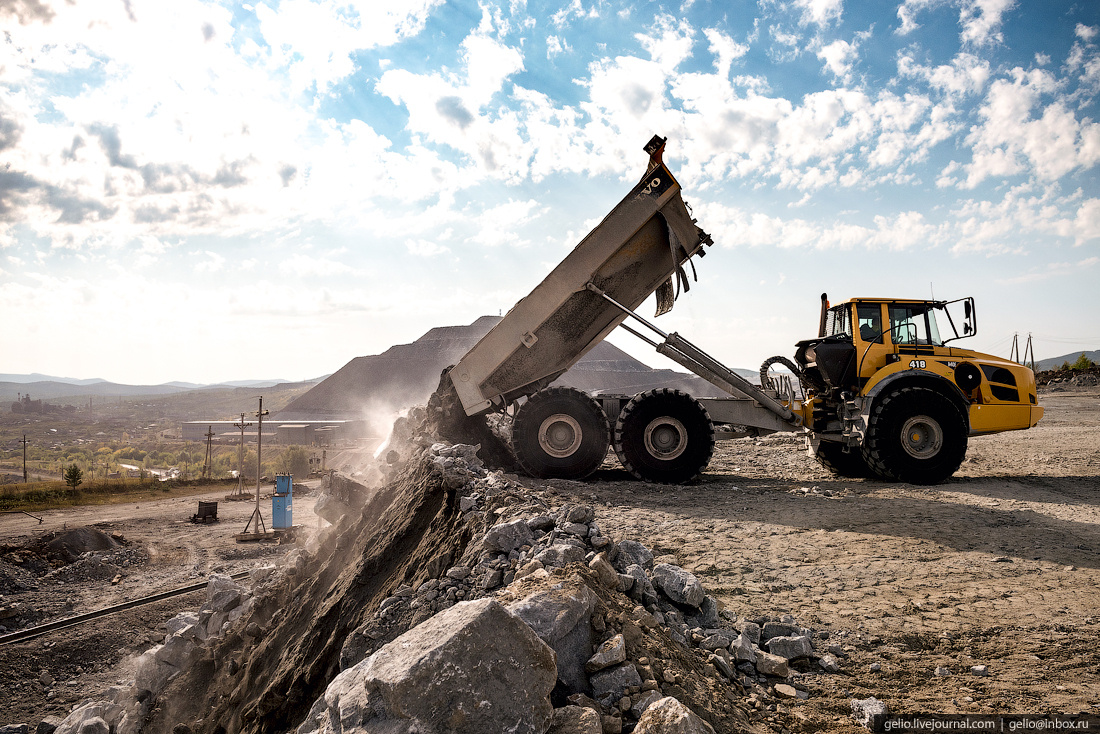 Женщинам могут разрешить водить самосвалы и работать на шахтах
