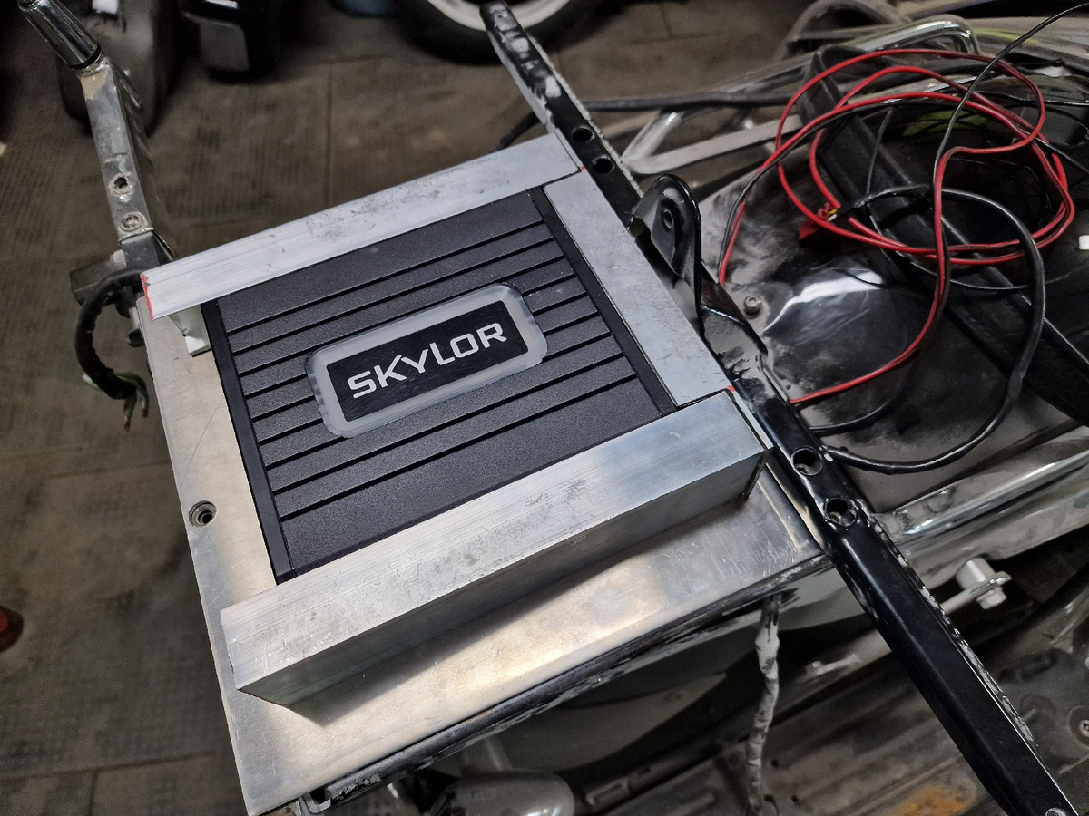 пока прикидываю короб. Хорошо что в сборке еще одна валькирия - на своей я снимал кофр только при монтаже уже готового модуля