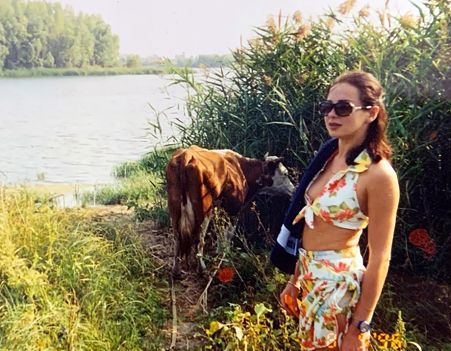 Девушка из города приехала в деревню 