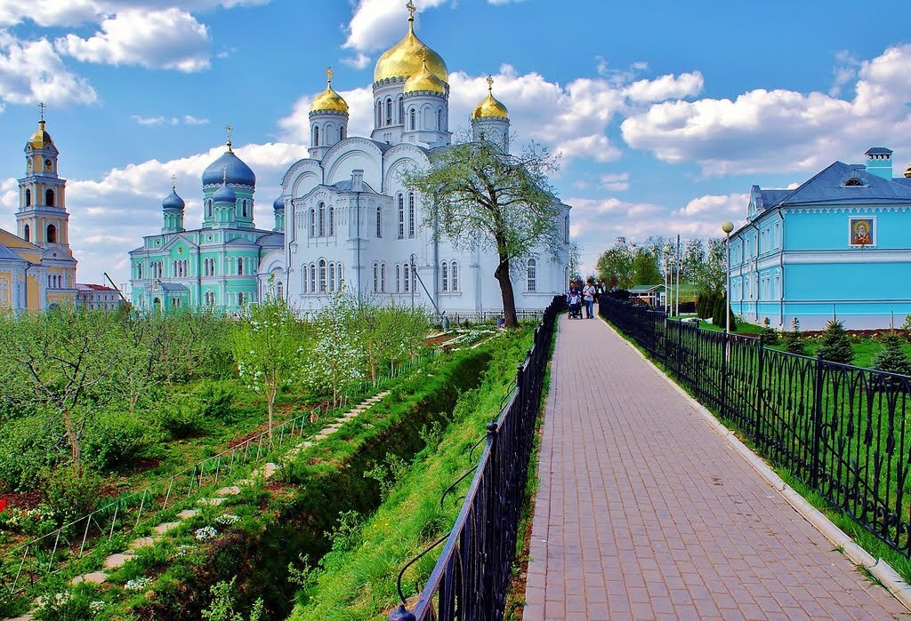 Богородичная Канавка в Дивееве