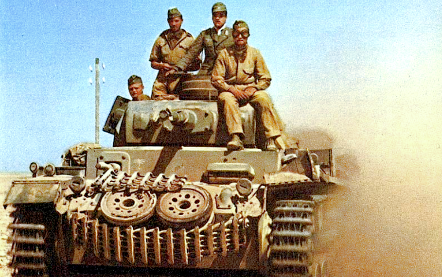 Немецкая боевая машина Panzer III в Северной Африке.