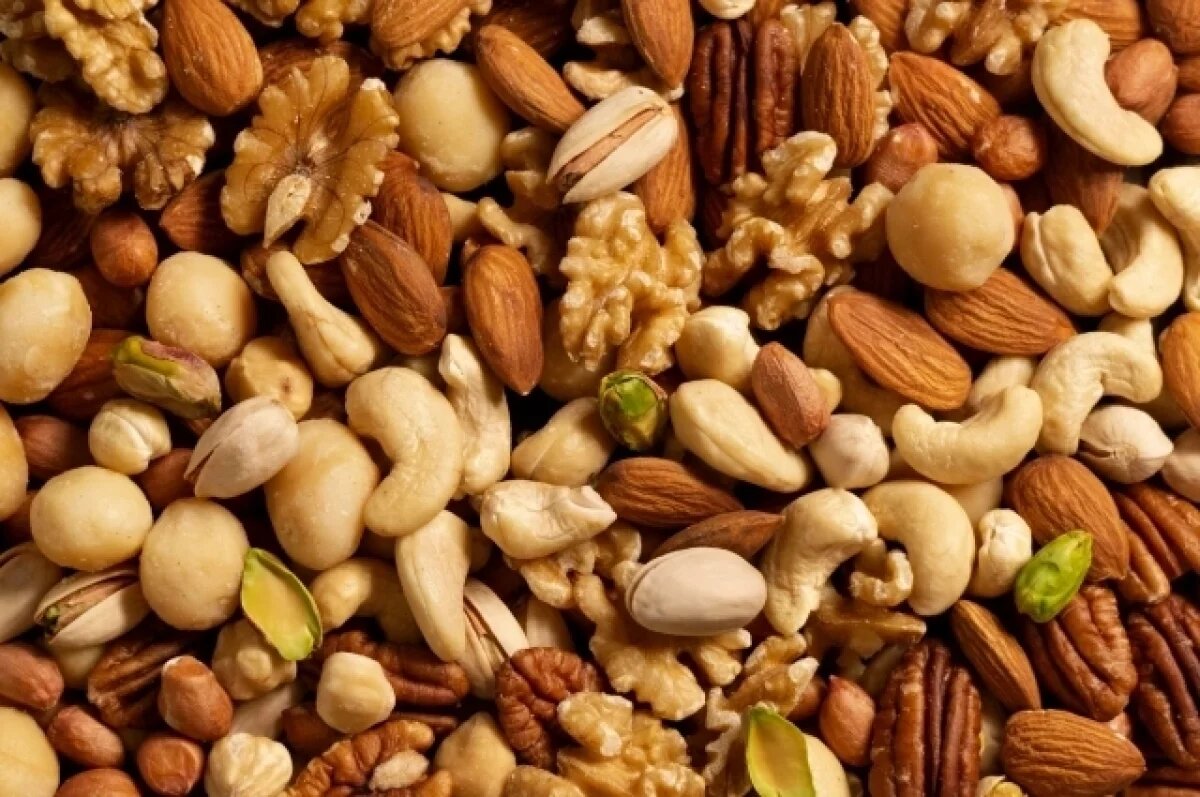    Орехи осенью нужно обязательно включить в рацион.