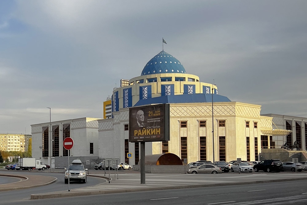    Астана в ожидании поэтического моноспектакля Константина Райкина: 21 октября на сцене Национального драмтеатра. / Игорь Елков